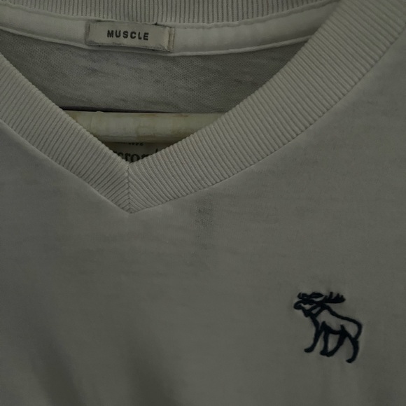 2 A&F Men's V-Neck solid White & solid Navy - Picture 2 of 6